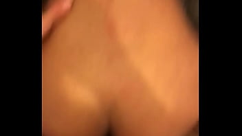 Video pornô sexo grátis com morena gostosa de quatro dando a xoxota